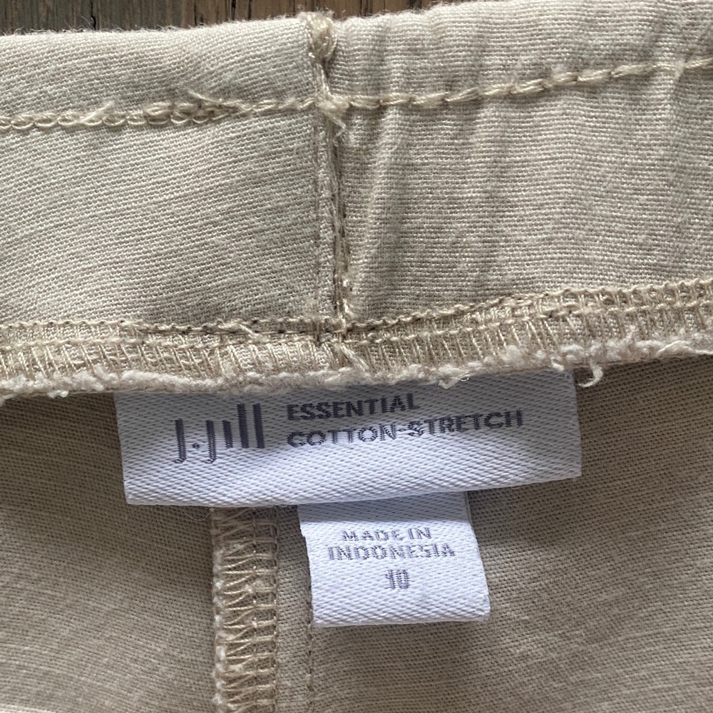 Stylish J.Jill Cotton-Stretch Pants in Beige. Are in excellent condition.